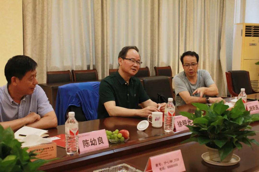 紹興市黃酒協會の徐明光會長らが大越を訪問して指導した